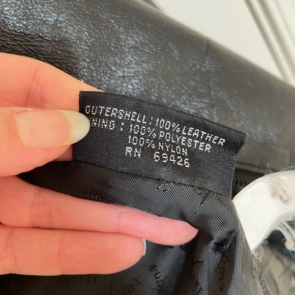 Vintage Wilson’s Black Leather Jacket | M - Picture 10 of 16